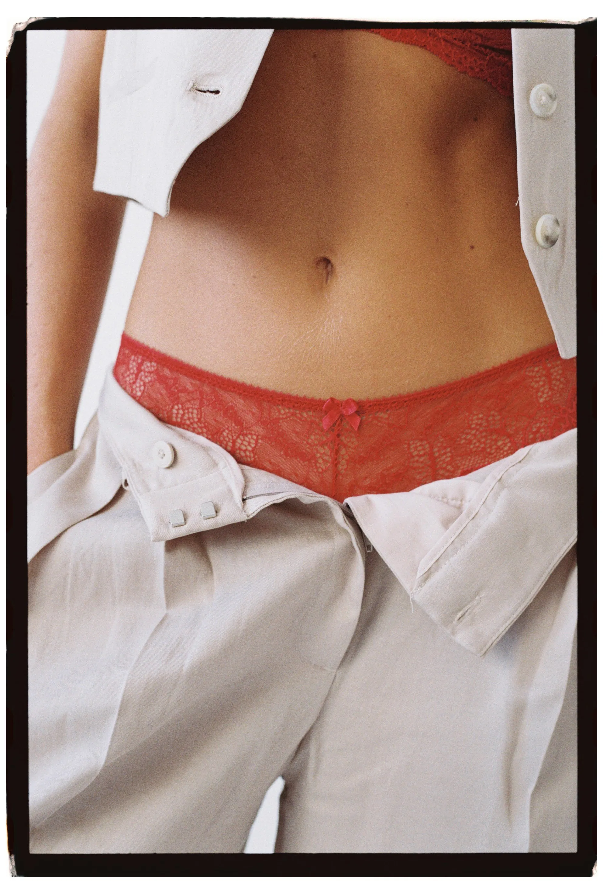 Aline, Tanga in stretch french lace