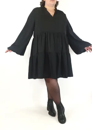 Atmos & Here black silky feel long sleeve tiered dress size 24