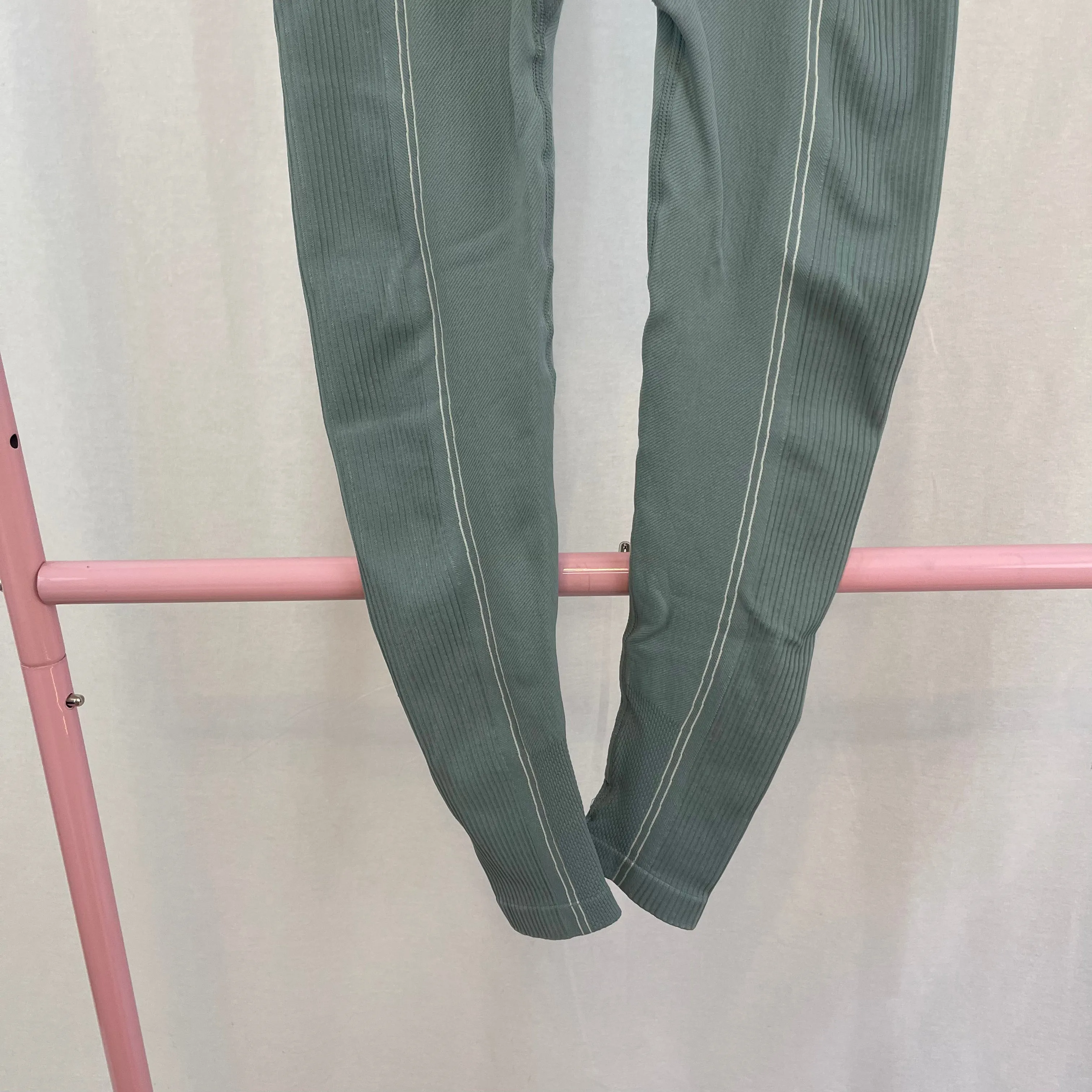 AYBL Ribbed Seamless Leggings size Medium