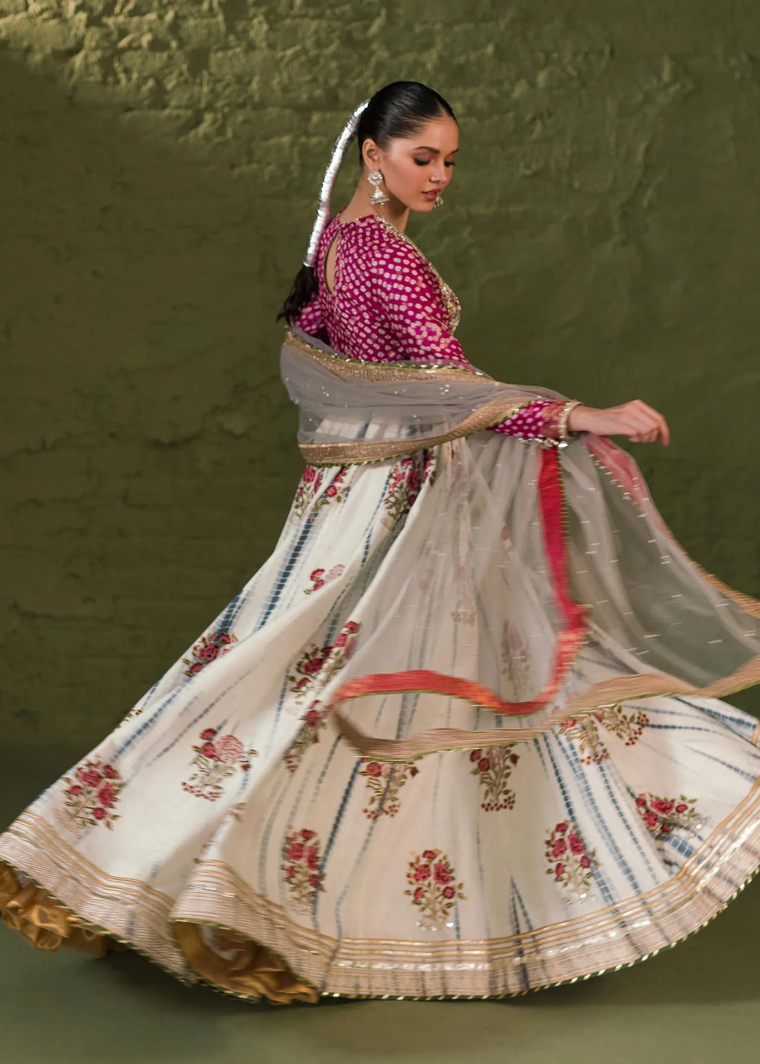 Banarsi Style Hot Pink Pakistani Wedding Wear Lehenga Choli Dupatta