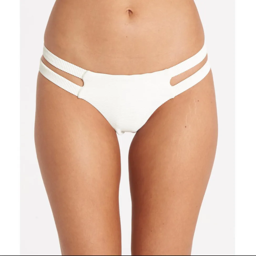 Billabong Women's Line Up Isla Bikini Bottoms | Black, Seashell