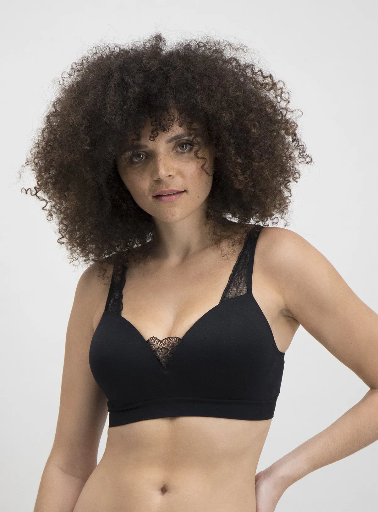 Black Seamless Stretch Comfort Plunge Bra - L