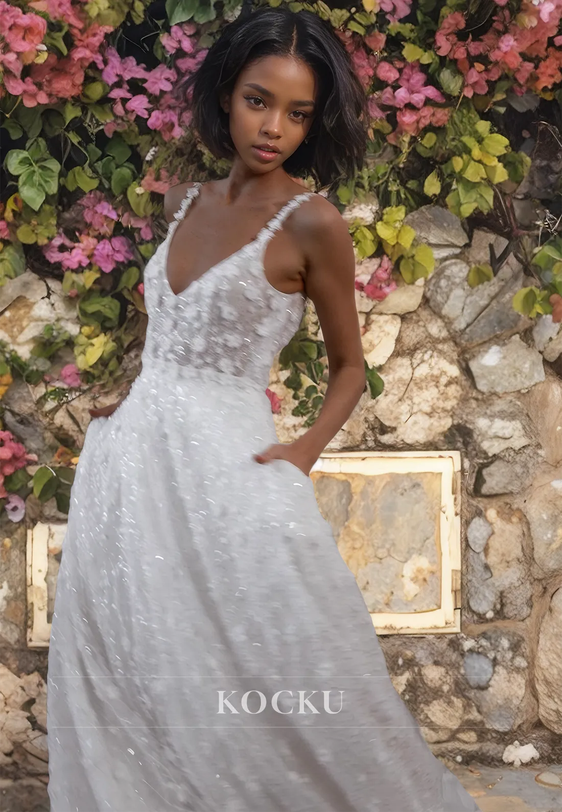 Boho A-Line V-Neck Wedding Dress Spaghetti Straps Lace Sleeveless Beach Bridal Gown with Appliques