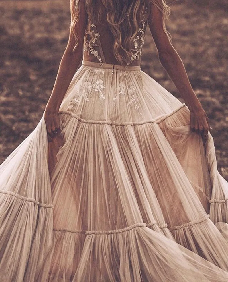 Boho Deep V-Neck Wedding Dresses Champagne Ruffles Tulle