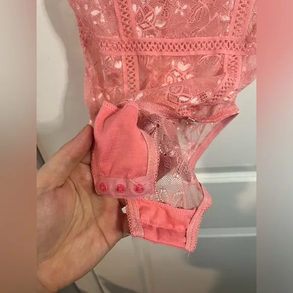 Carrie Amber Intimates Lingerie Bodysuit Pink Floral Lace Cut Outs Size Medium