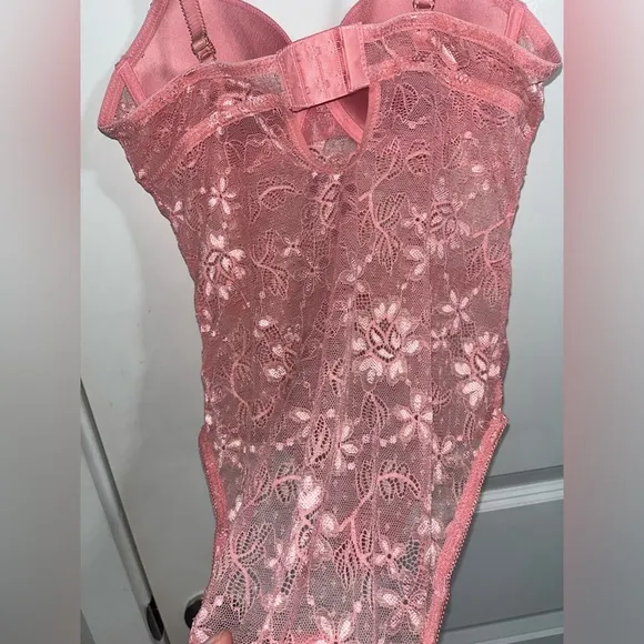 Carrie Amber Intimates Lingerie Bodysuit Pink Floral Lace Cut Outs Size Medium