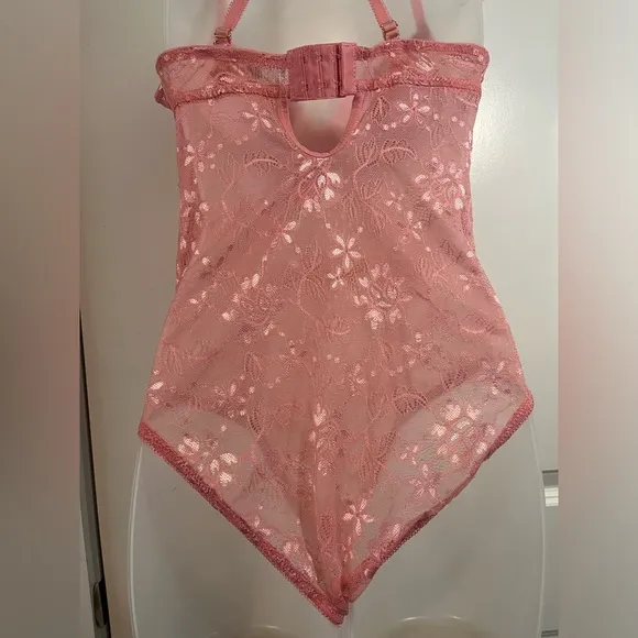 Carrie Amber Intimates Lingerie Bodysuit Pink Floral Lace Cut Outs Size Medium