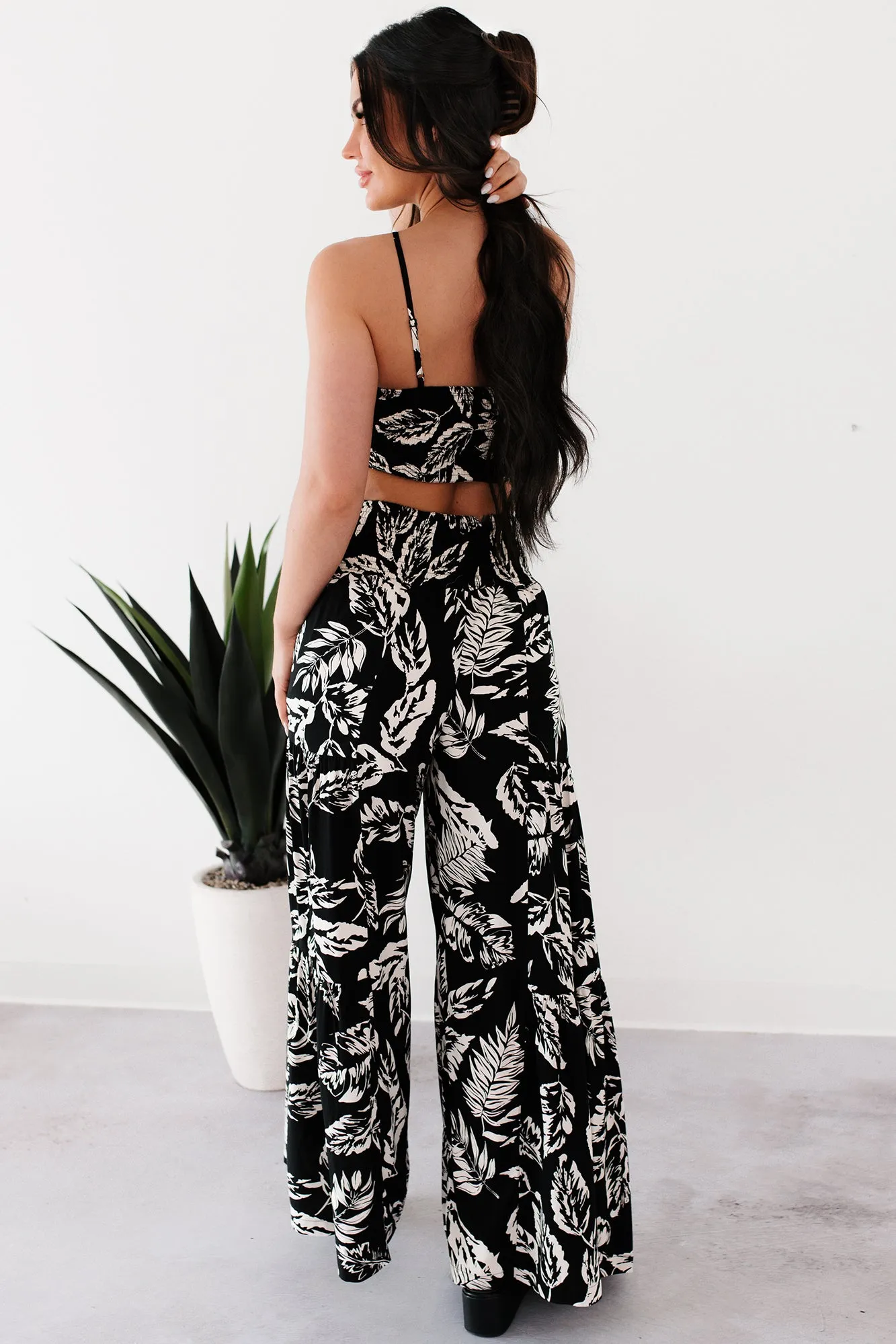 Elegant Ease Leaf Print Halter Top & Pants Set (Black/Cream)