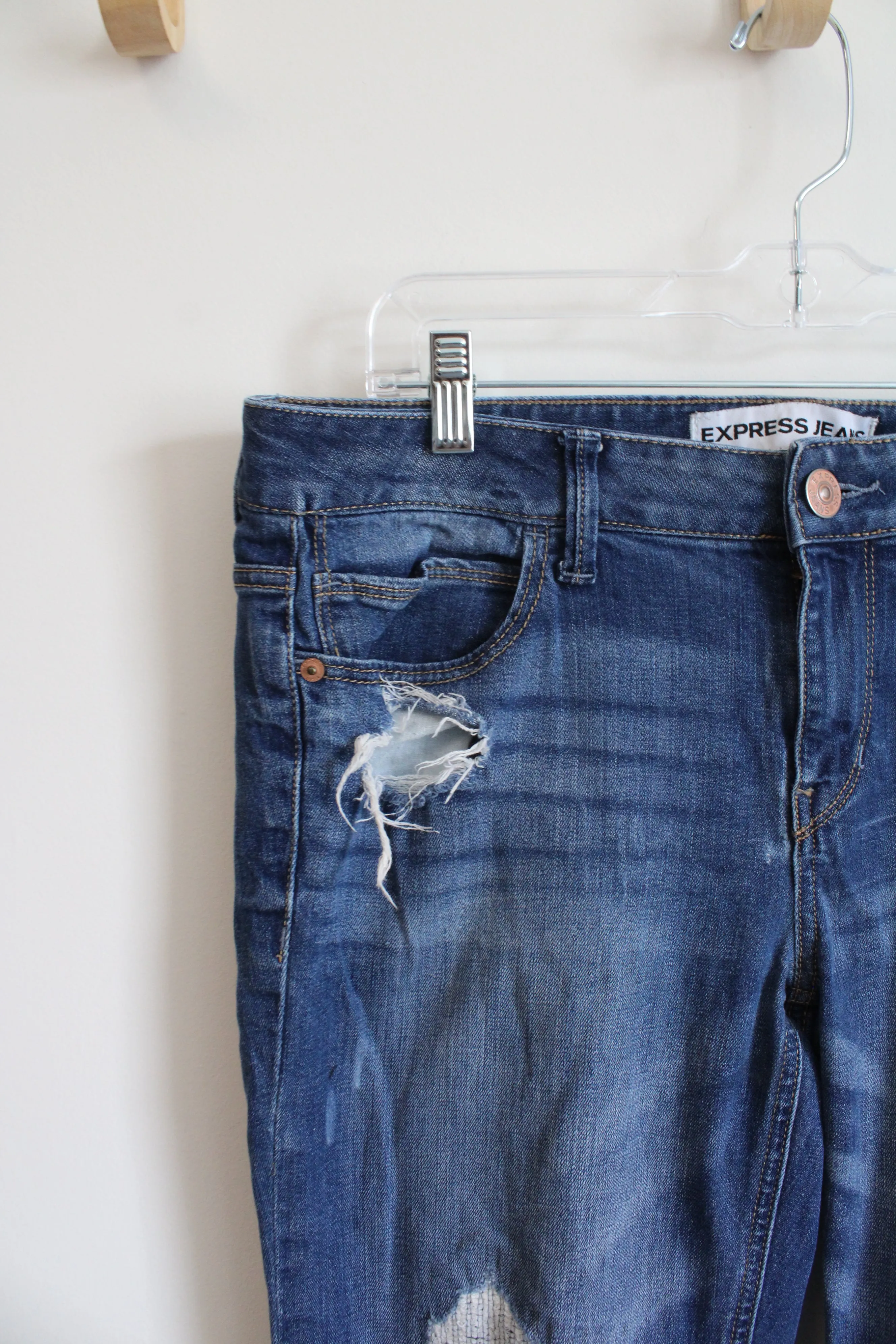 Express Modern Boyfriend Low-Rise Jeans | 10
