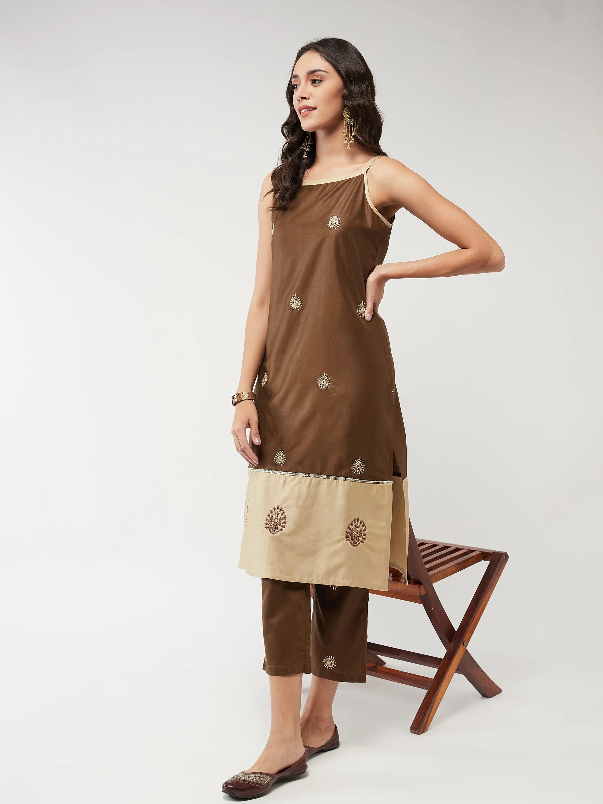 Fusion Embroidered Sleeveless Color-Blocked Kurta (Set of 1)