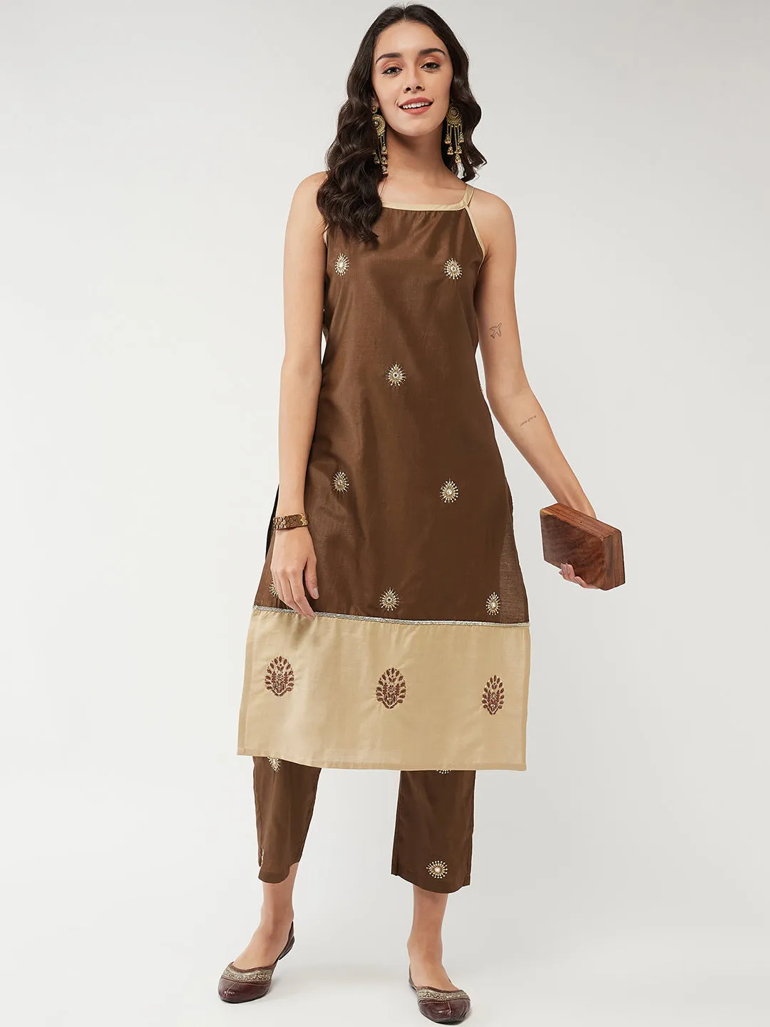 Fusion Embroidered Sleeveless Color-Blocked Kurta (Set of 1)