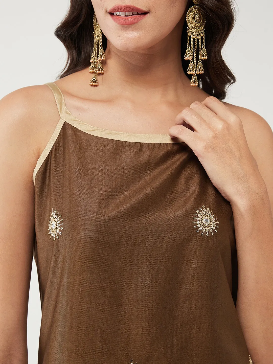 Fusion Embroidered Sleeveless Color-Blocked Kurta (Set of 1)