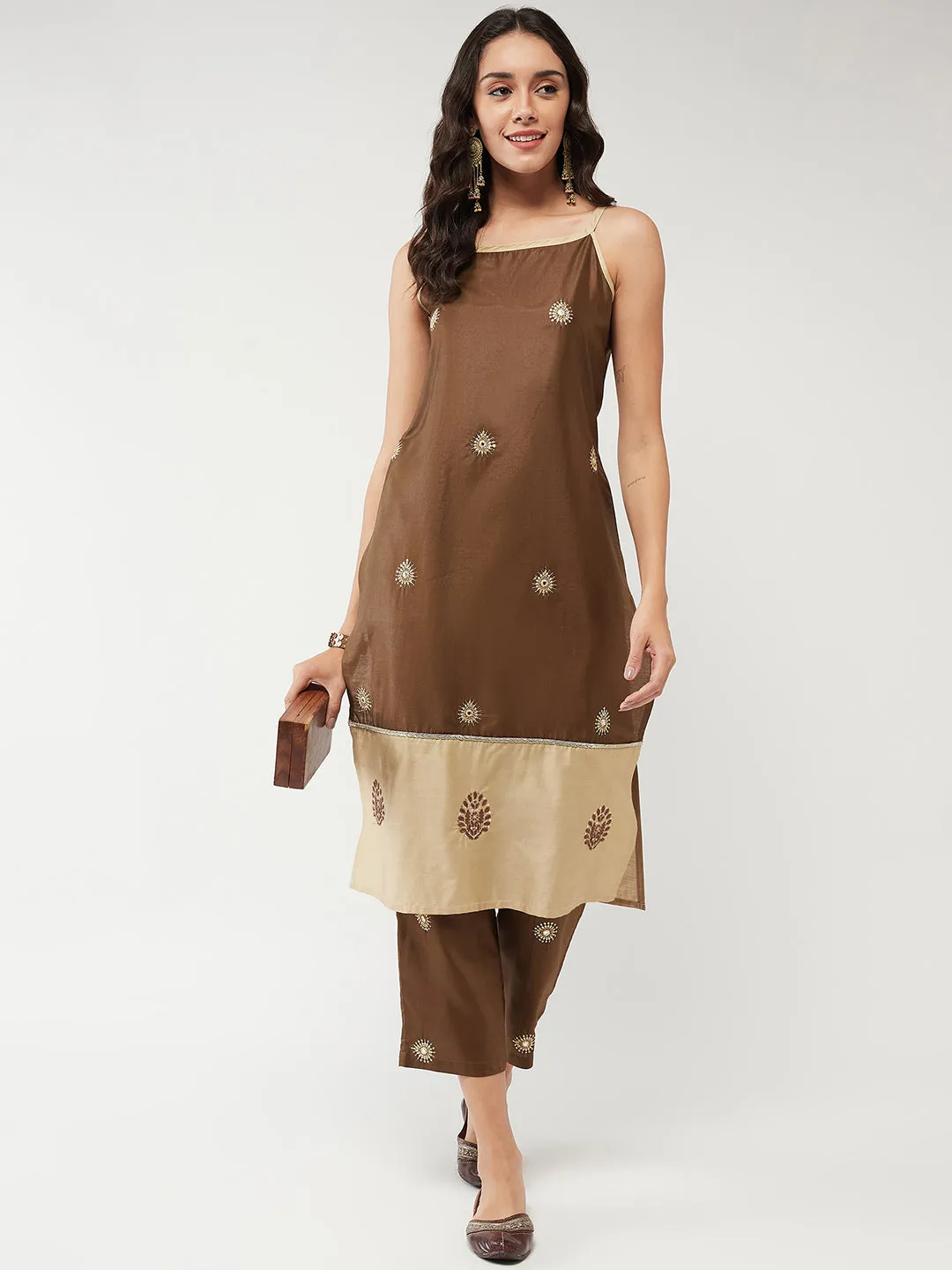 Fusion Embroidered Sleeveless Color-Blocked Kurta (Set of 1)