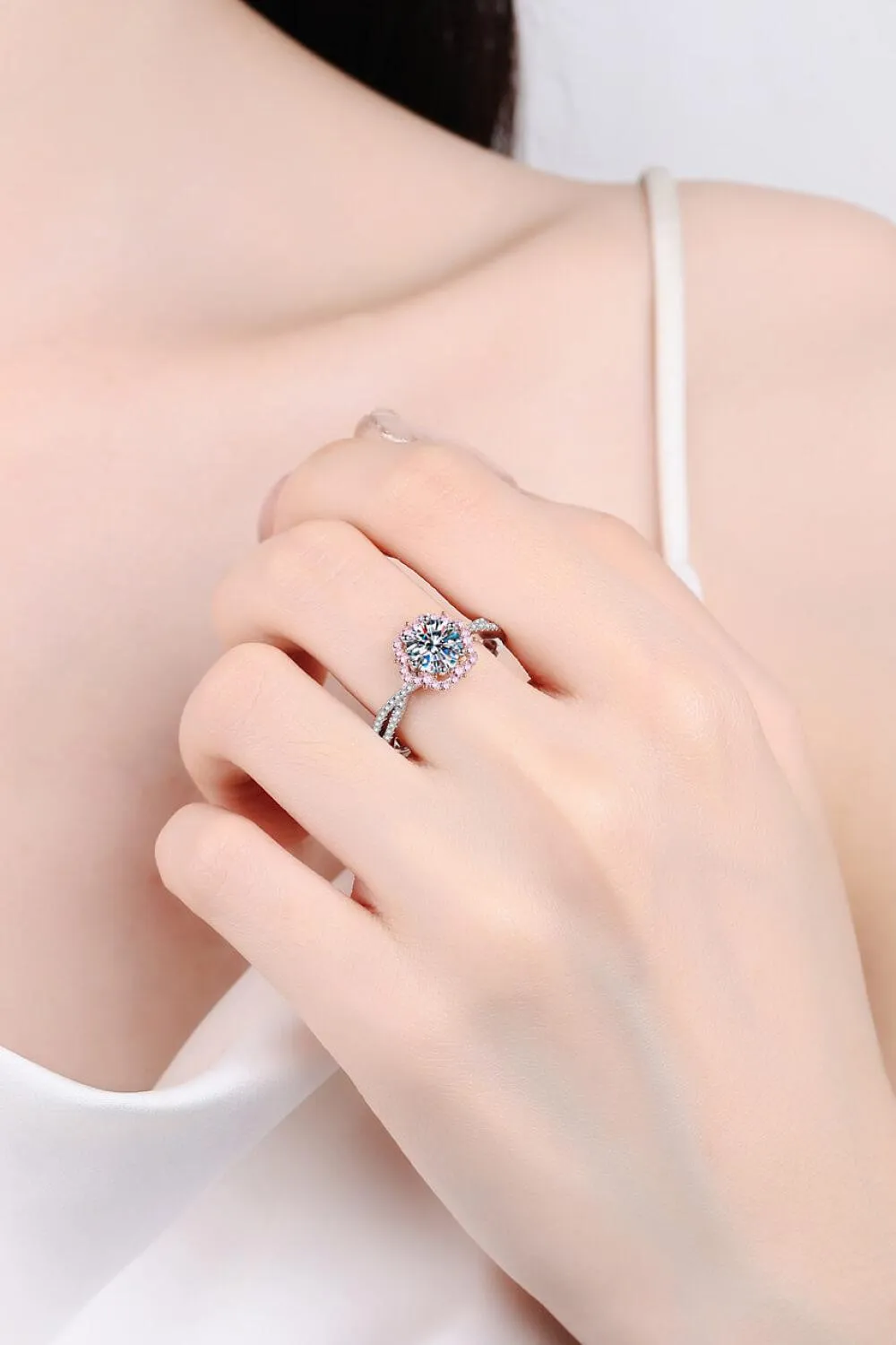 Hazel Blues® | 1 Carat Moissanite Flower-Shaped Crisscross Ring