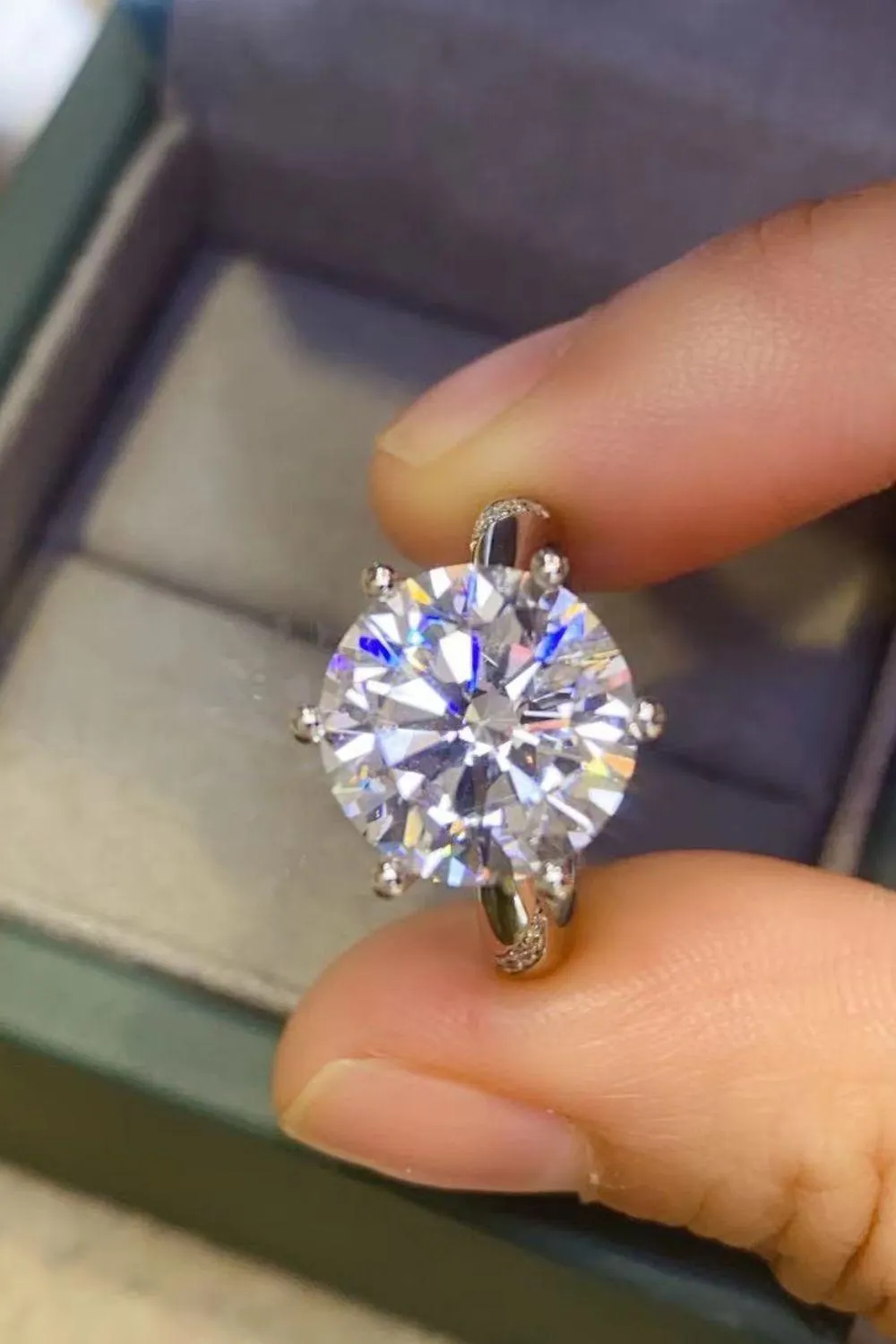 Hazel Blues® | 5 Carat Moissanite 6-Prong Ring