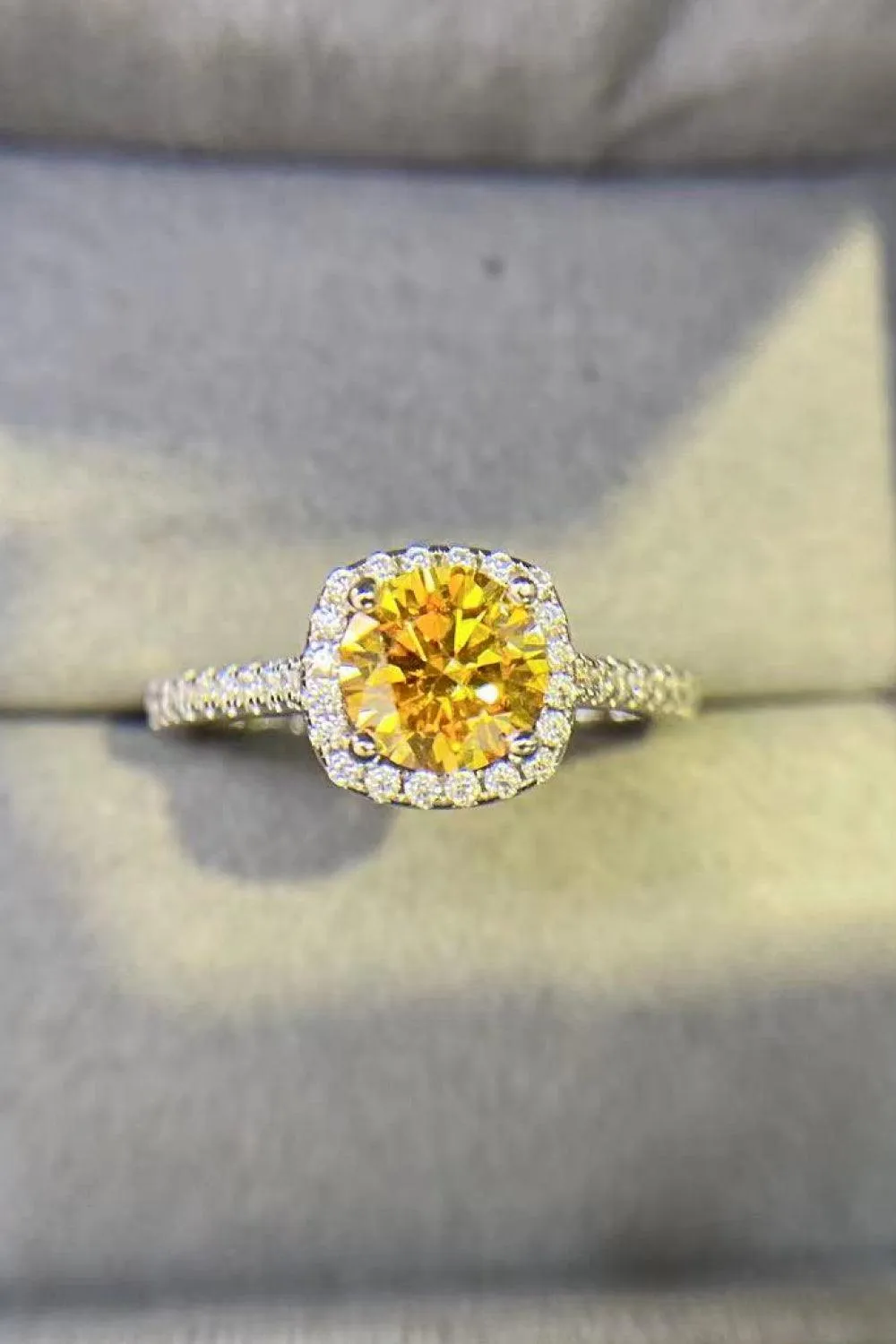 Hazel Blues® | Feel Your Love 3 Carat Moissanite Ring