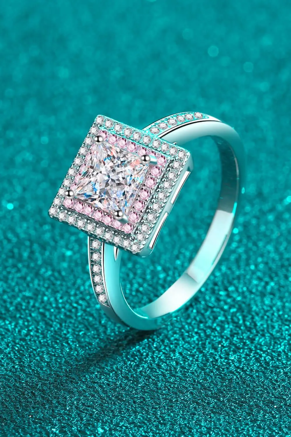 Hazel Blues® | Stay Elegant 1 Carat Moissanite Ring