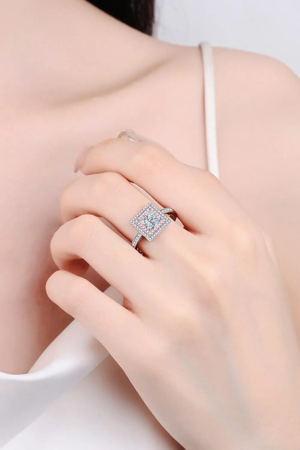 Hazel Blues® | Stay Elegant 1 Carat Moissanite Ring