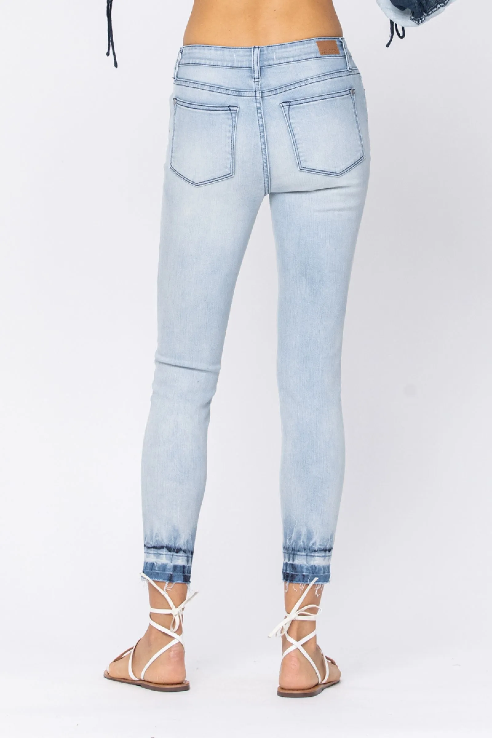 Judy Blue | Luna | Light Wash Tie Dye Hem