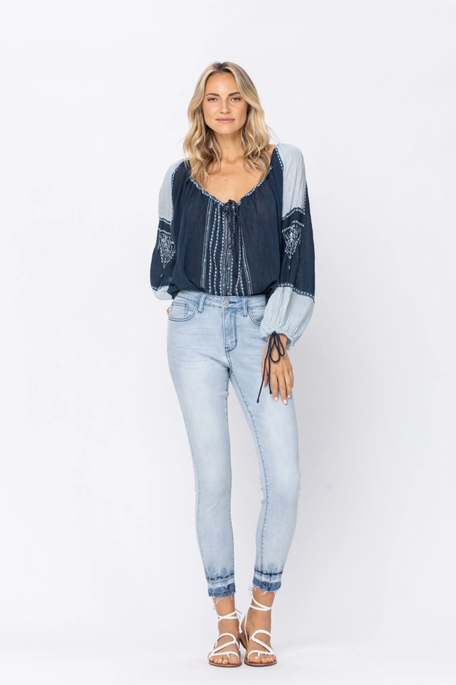 Judy Blue | Luna | Light Wash Tie Dye Hem