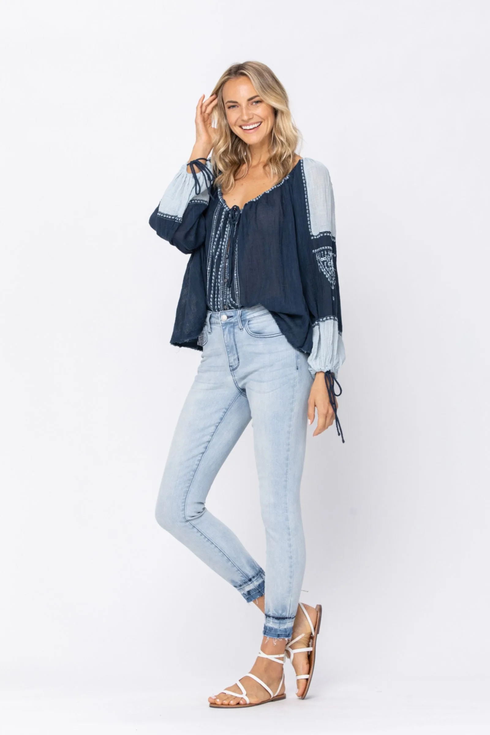 Judy Blue | Luna | Light Wash Tie Dye Hem