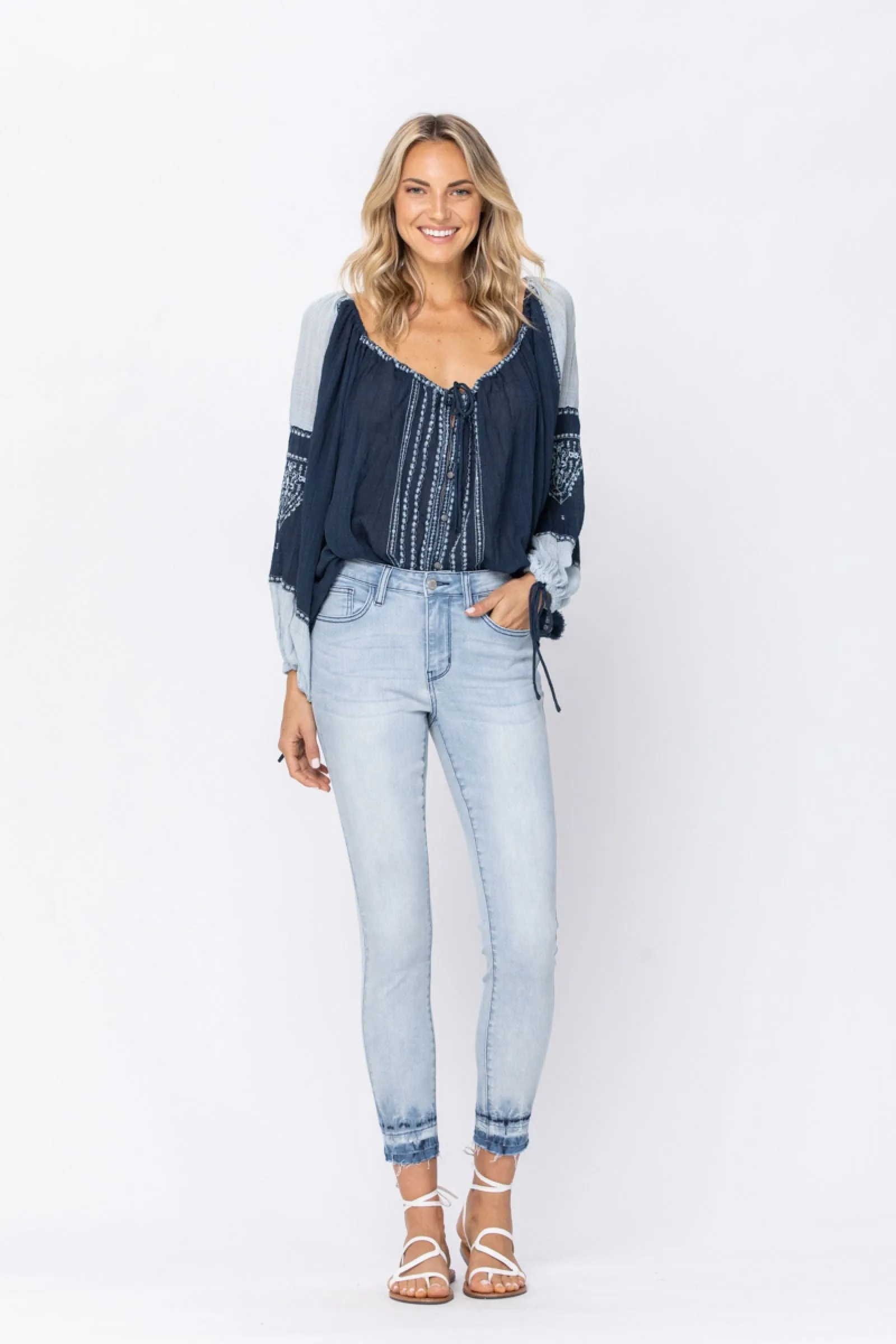 Judy Blue | Luna | Light Wash Tie Dye Hem