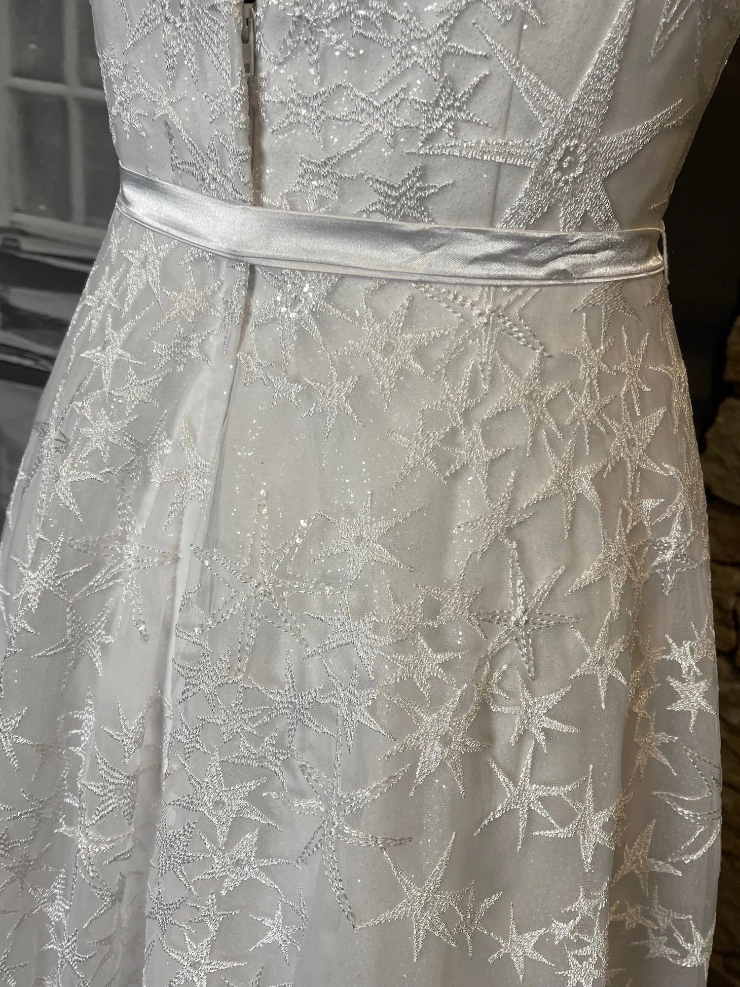 *NEW* Ivory Plunge V Neckline and Plunge Back Size 16 - #1677