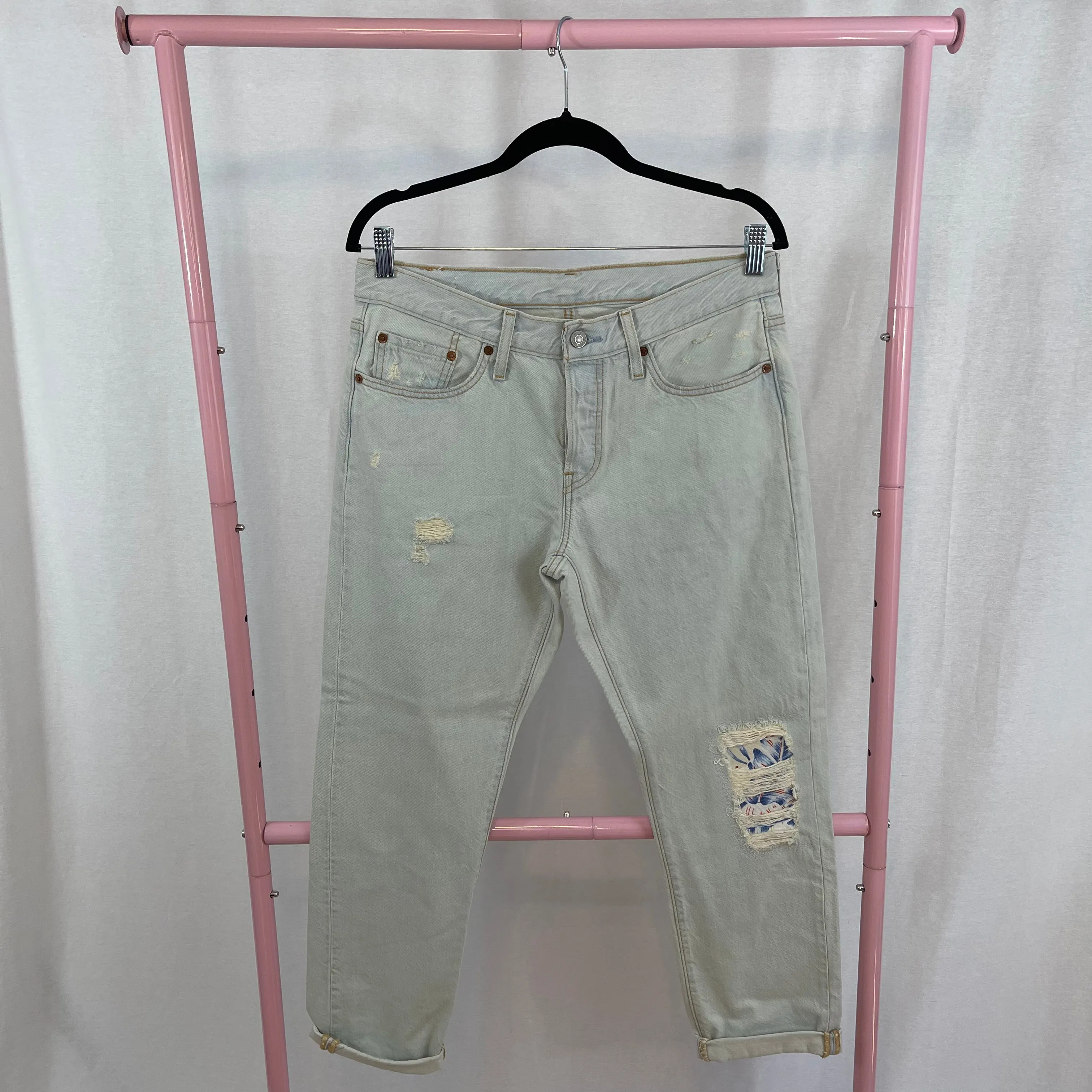 NWOT Women's Levi's 501 Button Fly Distressed Patch Tapered Jeans size 29