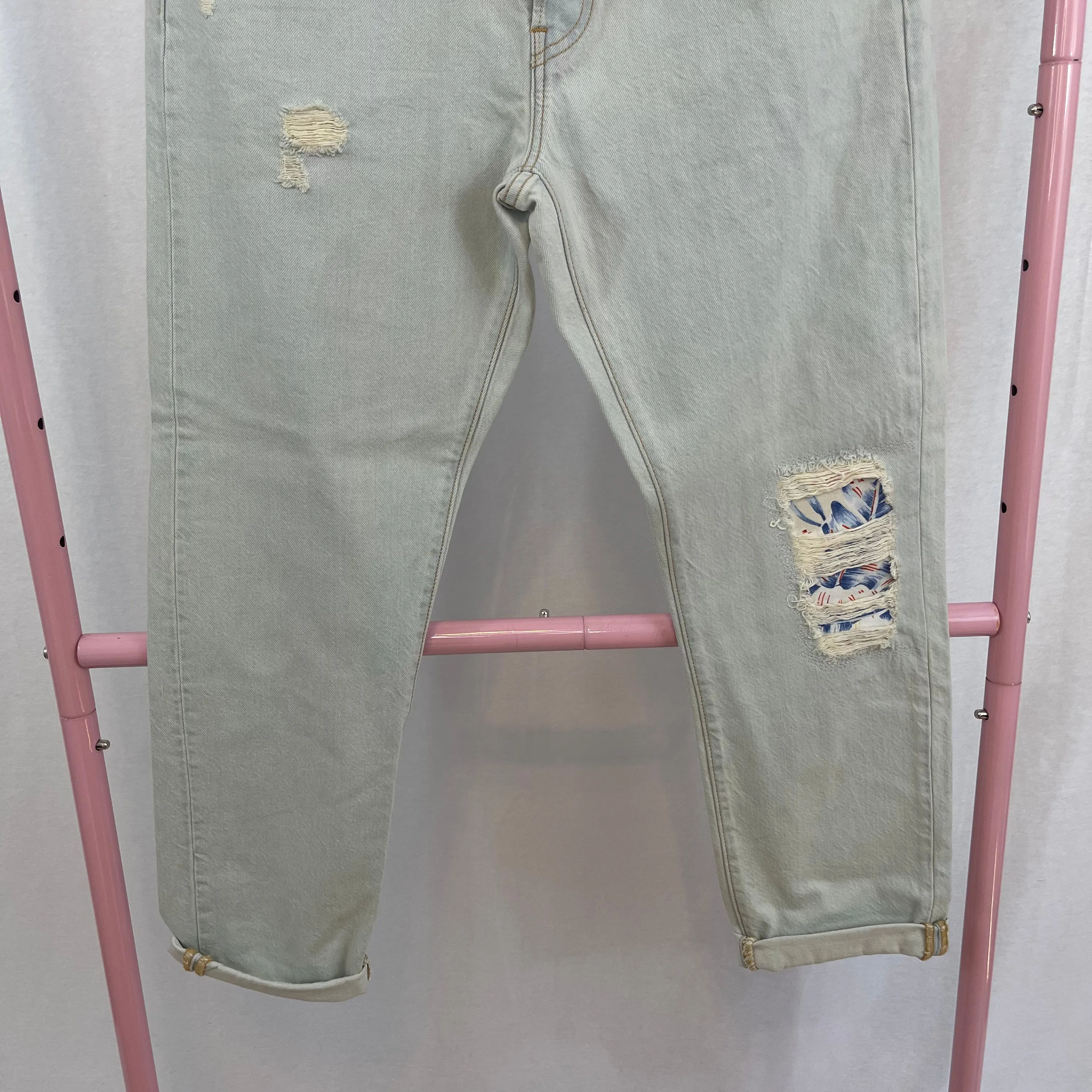 NWOT Women's Levi's 501 Button Fly Distressed Patch Tapered Jeans size 29