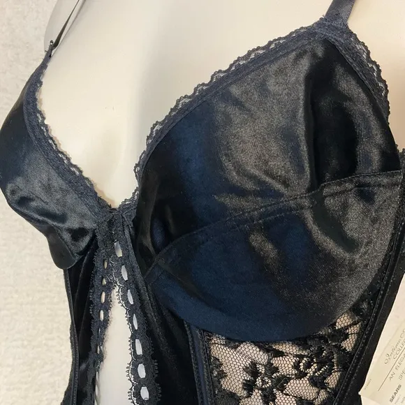 VINTAGE Lingerie Set sz Small Fit Lace Bustier Matching Panties Black NWT