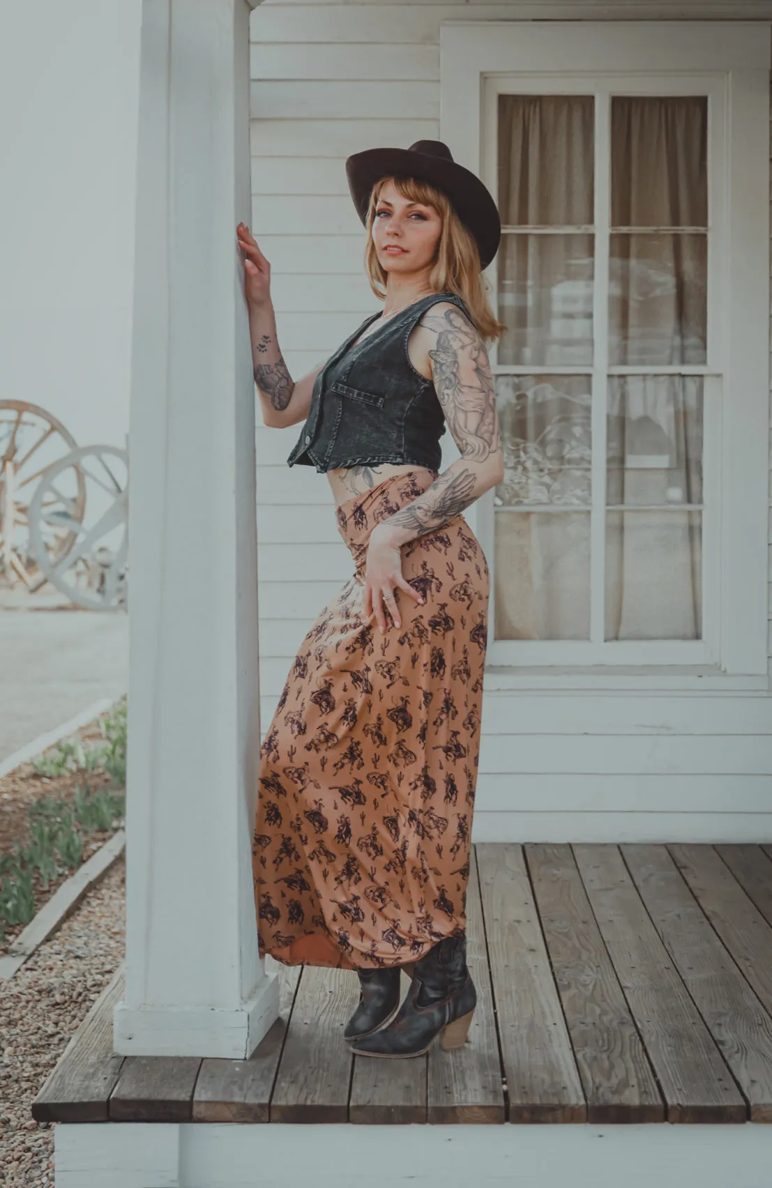 Western Bucking Horses Print Knit Maxi Skirt