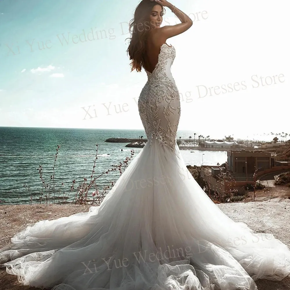 White Wedding Dresses Lace Appliques Backless Slender Sweep