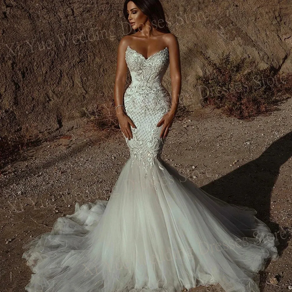 White Wedding Dresses Lace Appliques Backless Slender Sweep